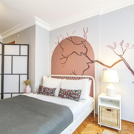 Gorgeous Flat With Lovely Balcony In Nisantasi Истанбул Екстериор снимка