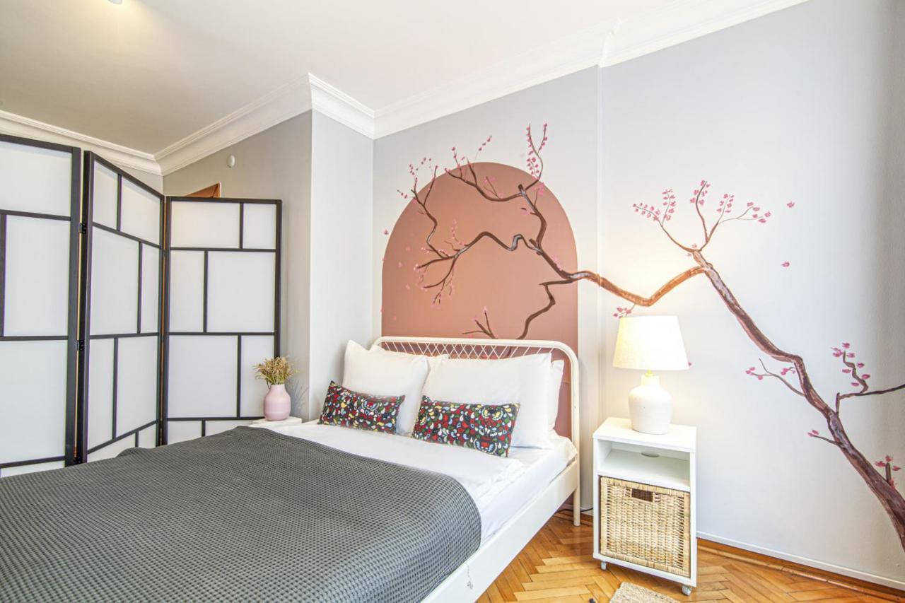 Gorgeous Flat With Lovely Balcony In Nisantasi Истанбул Екстериор снимка