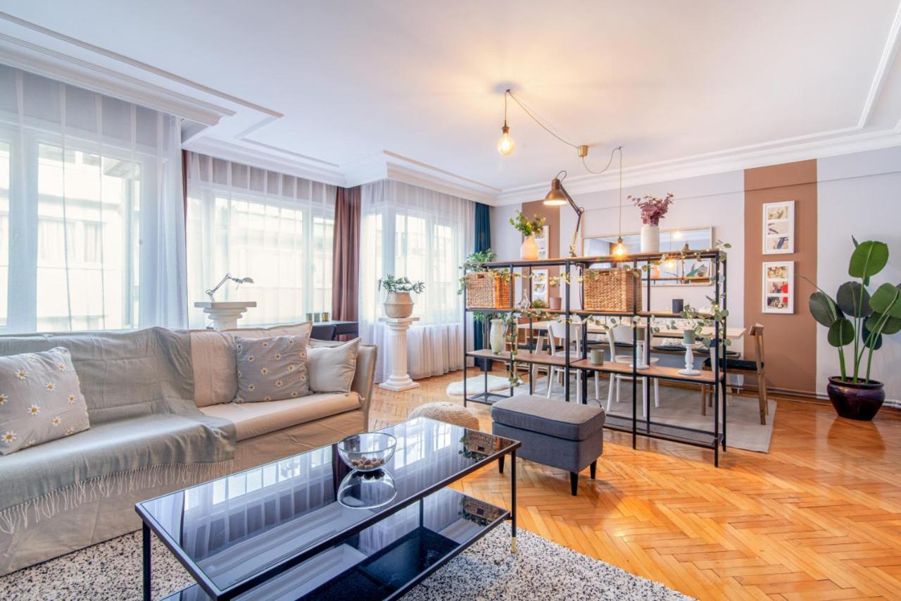 Gorgeous Flat With Lovely Balcony In Nisantasi Истанбул Екстериор снимка